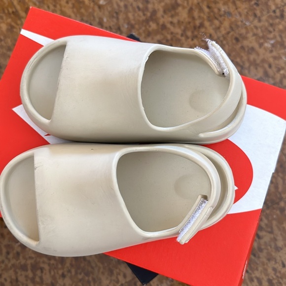 Used - Picture 2 of 2